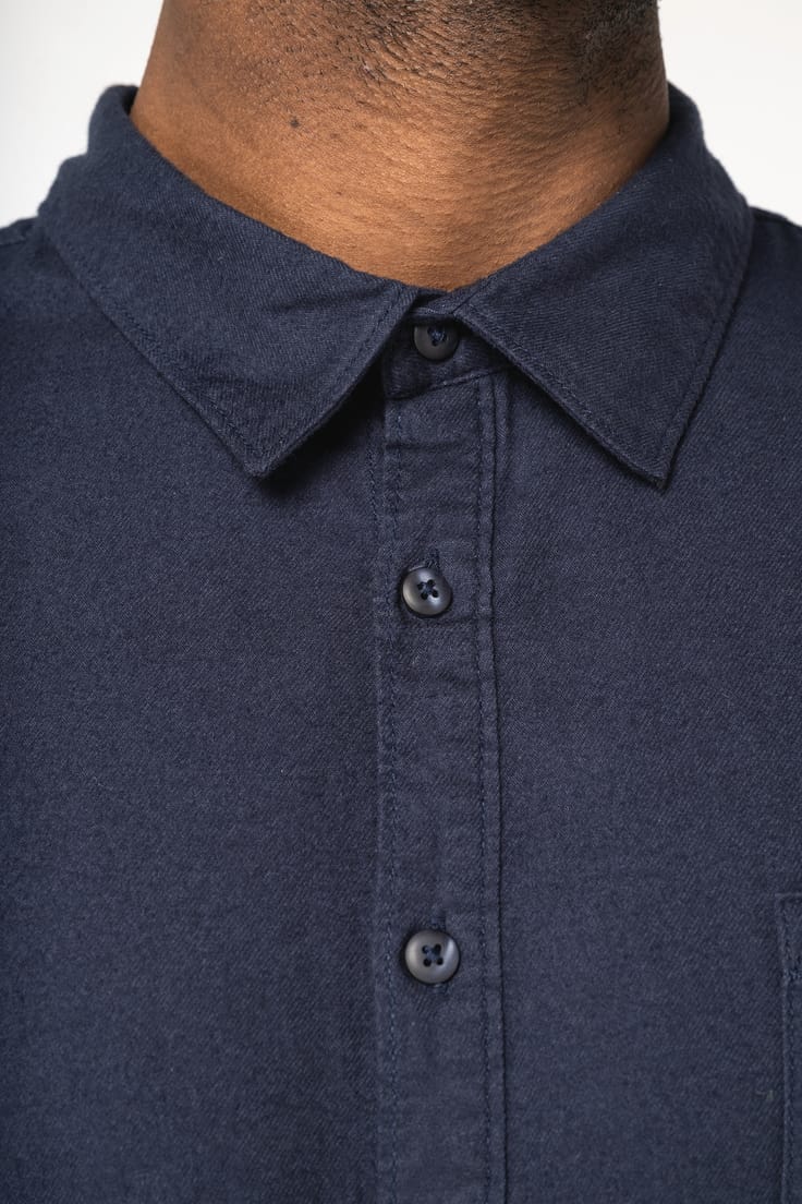 Chemise portée par un homme