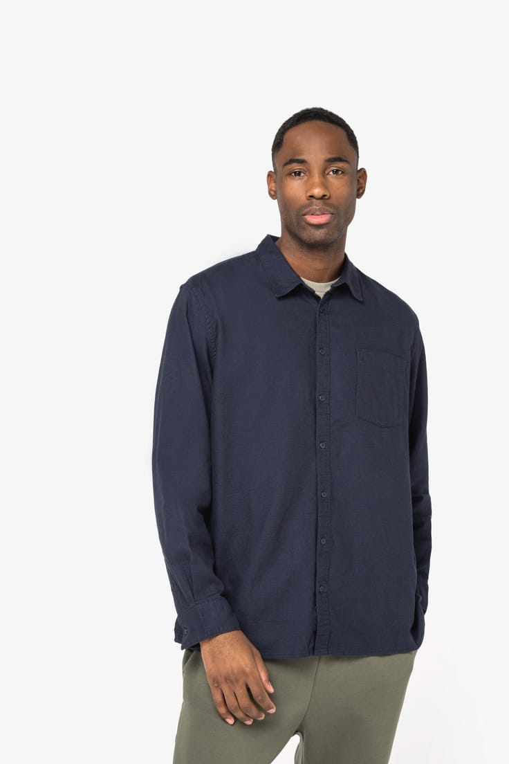 Chemise portée par un homme