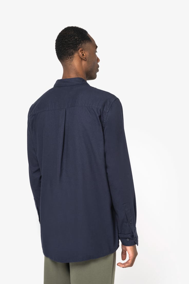 Chemise portée par un homme